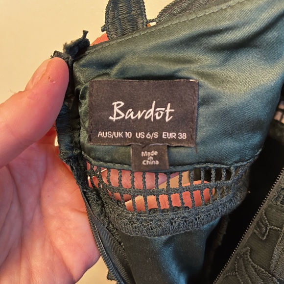 Bardot Hunter Green lace halter dress. Size 6. - Picture 7 of 7